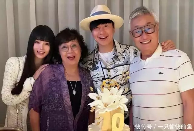 林俊杰网红女友_网红成星嫂批发站原因_明星黑料